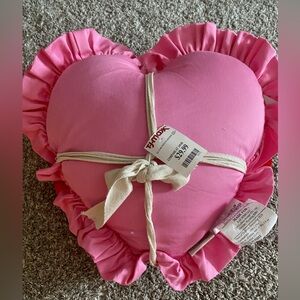 Set of 2 Heart Ruffle Pillows